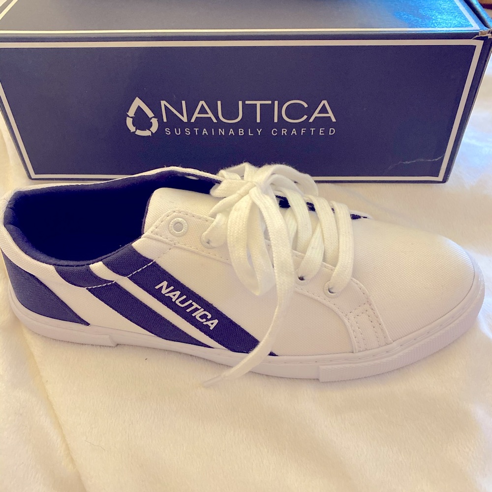 Women’s Nautica shoe 8.5